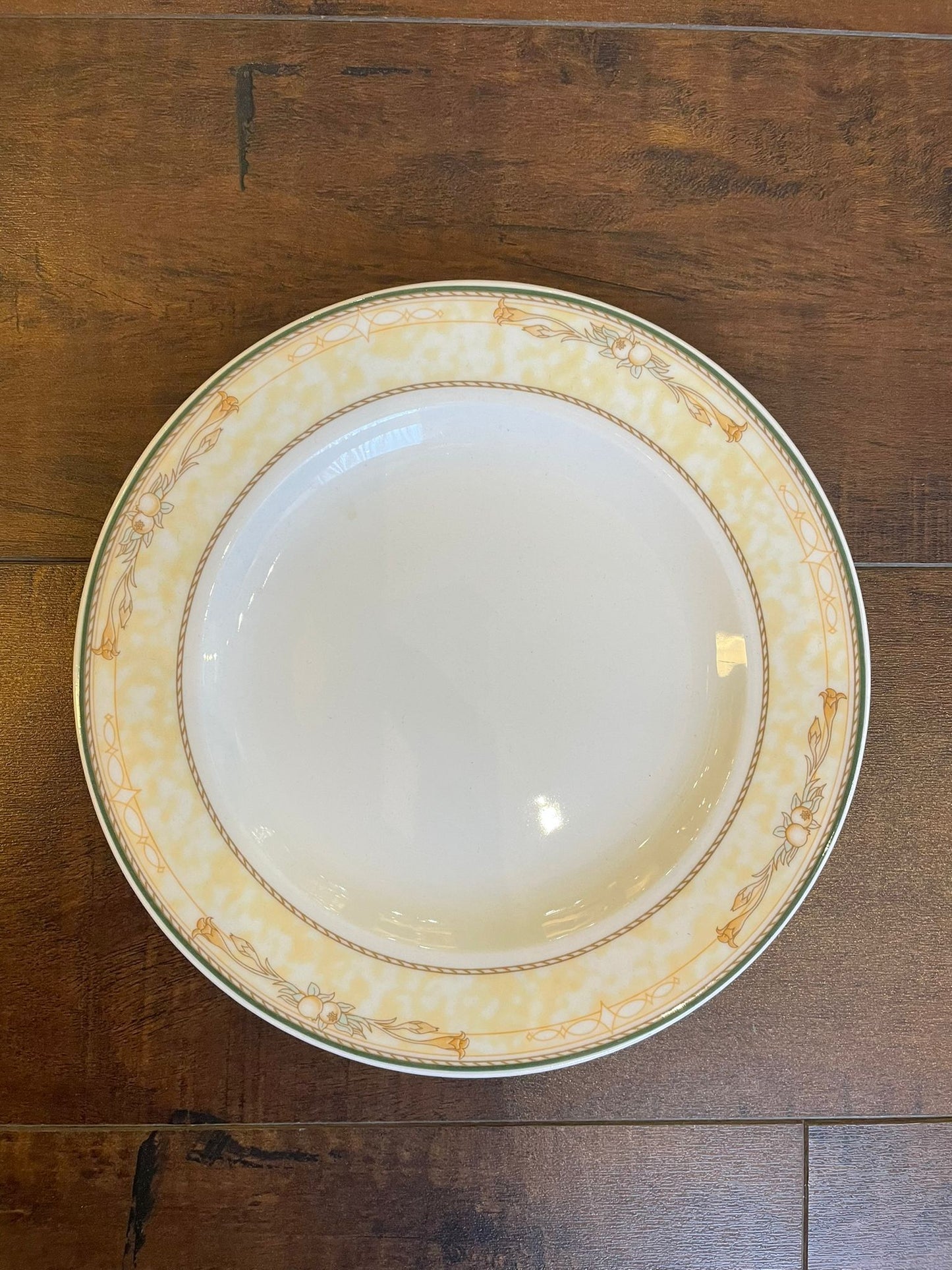 Victoria-  Plate, 20.25 cm - 8" (2dz/cs)