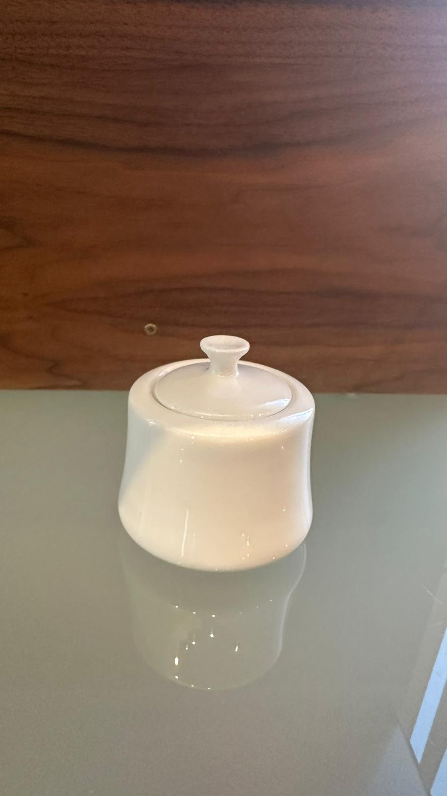 William-  Fine Bone China Sugar Bowl with Lid, 8.75 oz. (260mL), (0.5dz/cs)