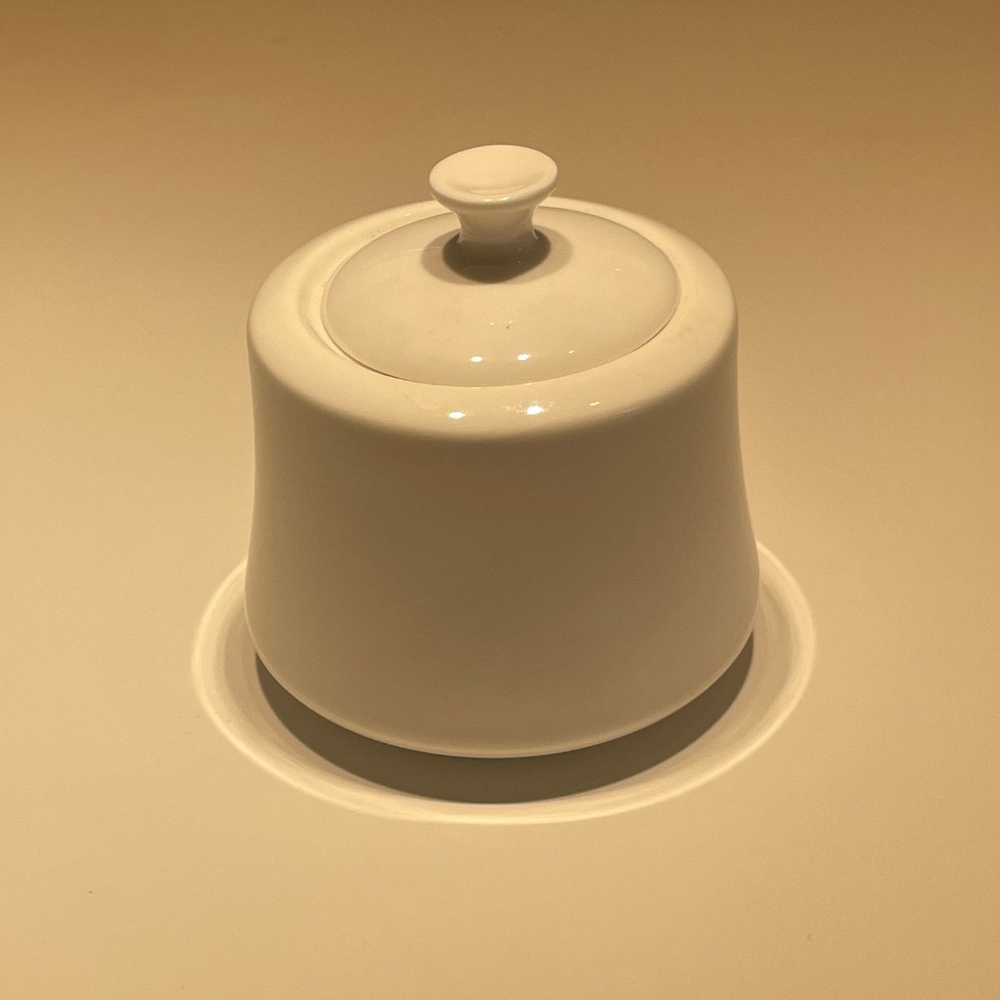 William-  Fine Bone China Sugar Bowl with Lid, 8.75 oz. (260mL), (0.5dz/cs)